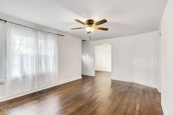$1,900 | 1801 Fairoaks Road, Unit 1, Kingsport, TN 37664