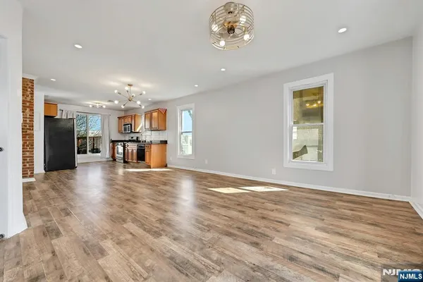 $2,900 | 30 Columbia Terrace, Unit 2, Edgewater, NJ 07020
