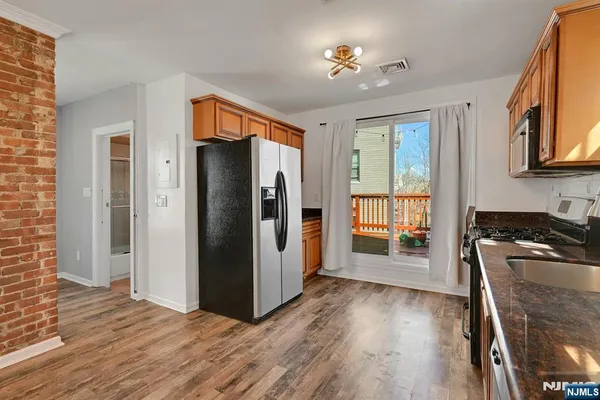 $2,900 | 30 Columbia Terrace, Unit 2, Edgewater, NJ 07020