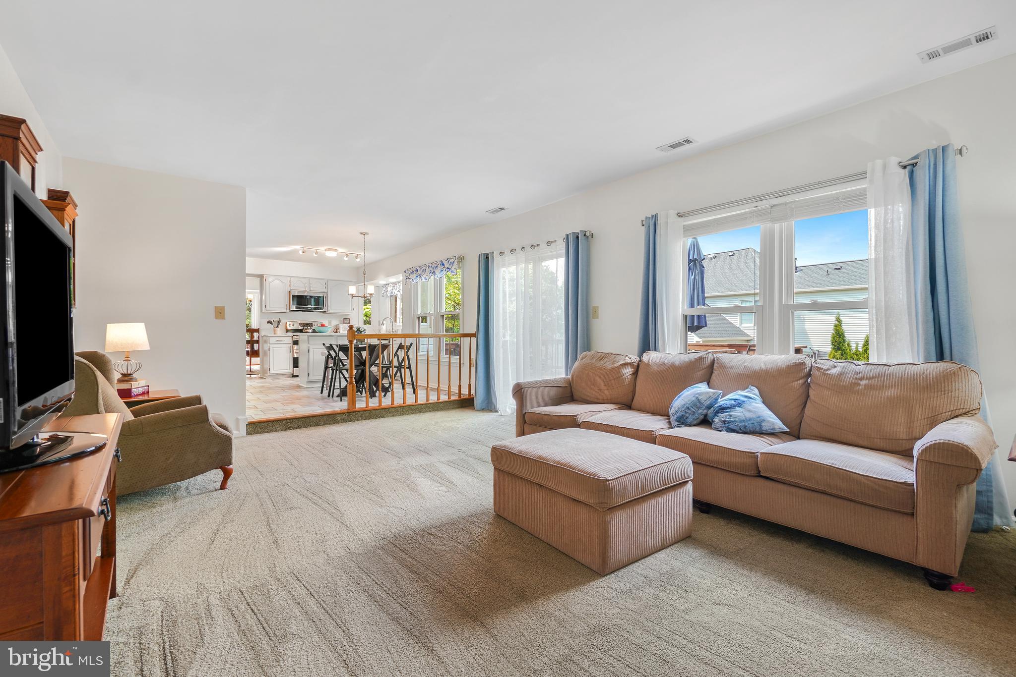 130 Englefield Drive Gaithersburg, MD 20878 - Photo 15 of 33 a living room with furniture and a flat screen tv