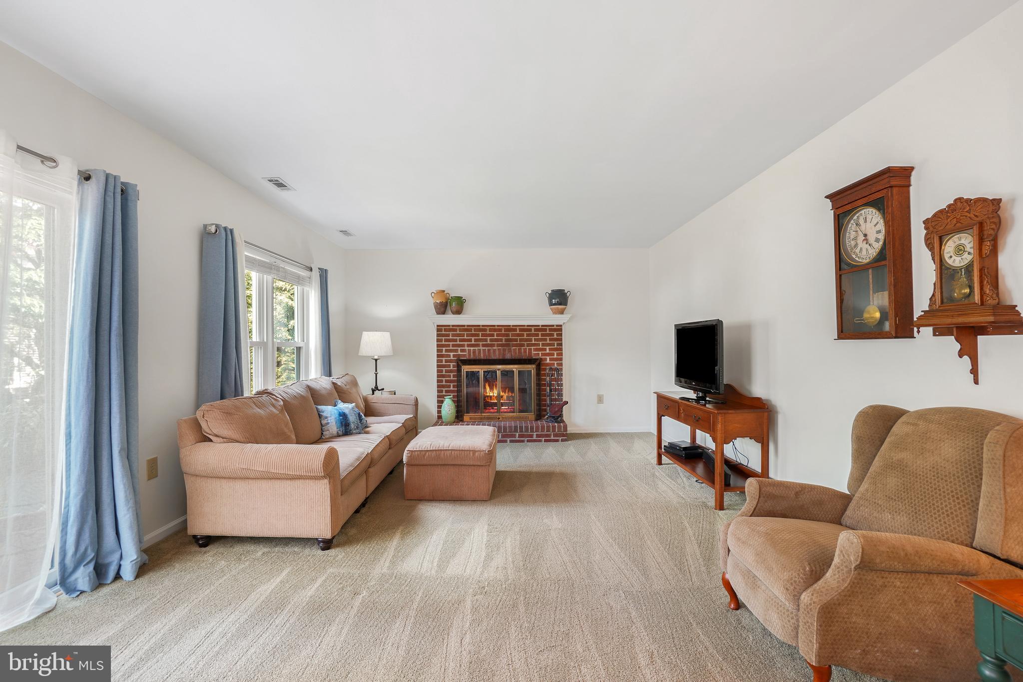 130 Englefield Drive Gaithersburg, MD 20878 - Photo 16 of 33 a living room with furniture and a fireplace