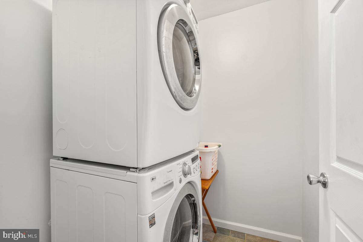 130 Englefield Drive Gaithersburg, MD 20878 - Photo 17 of 33 a utility room with dryer and washer