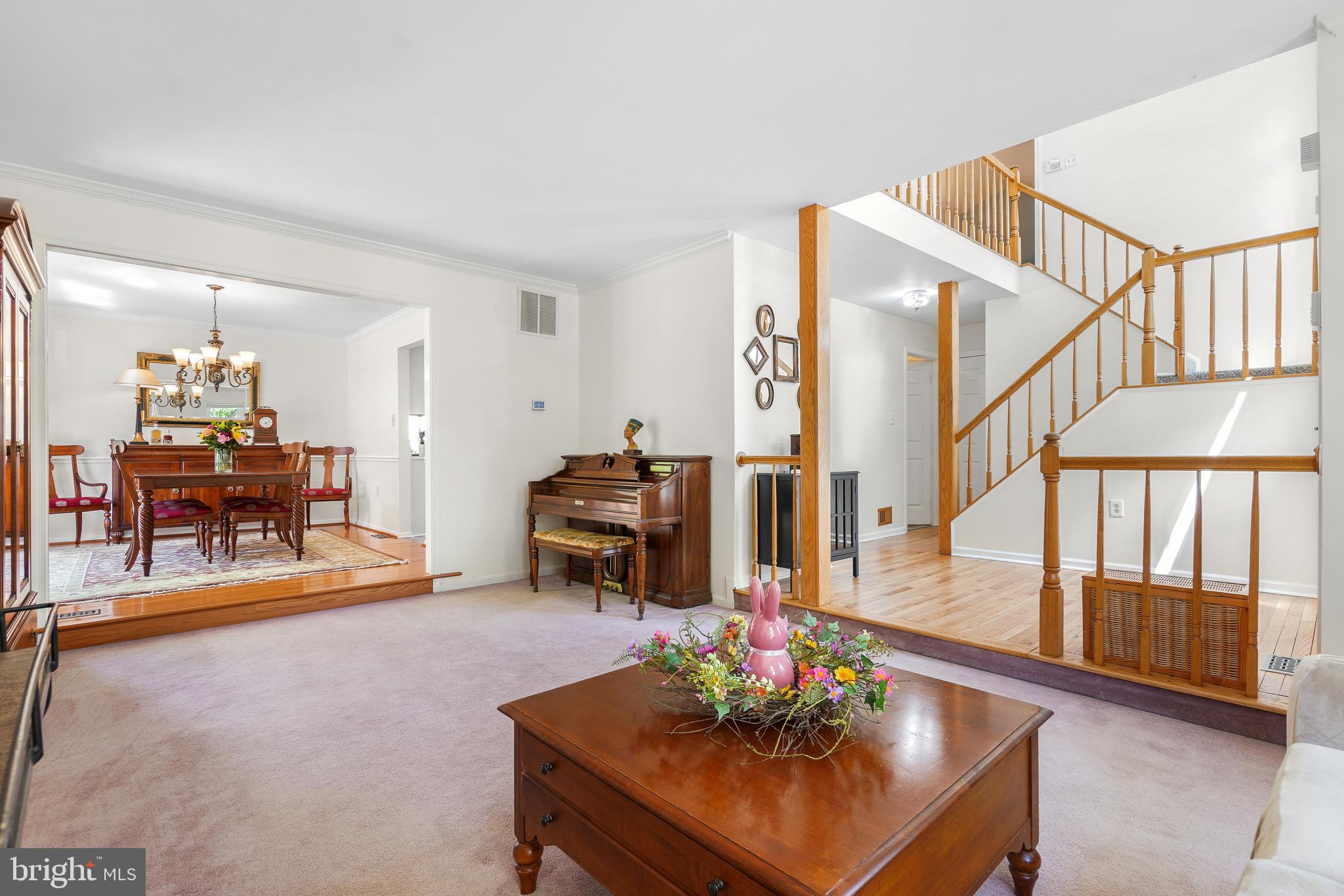 130 Englefield Drive Gaithersburg, MD 20878 - Photo 4 of 33 a living room with furniture and a dining table with bookshelf