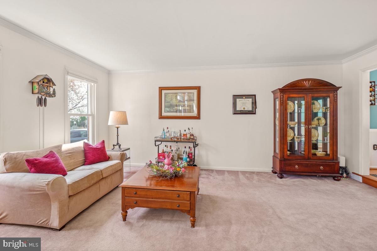 130 Englefield Drive Gaithersburg, MD 20878 - Photo 5 of 33 a living room with furniture and baby crib
