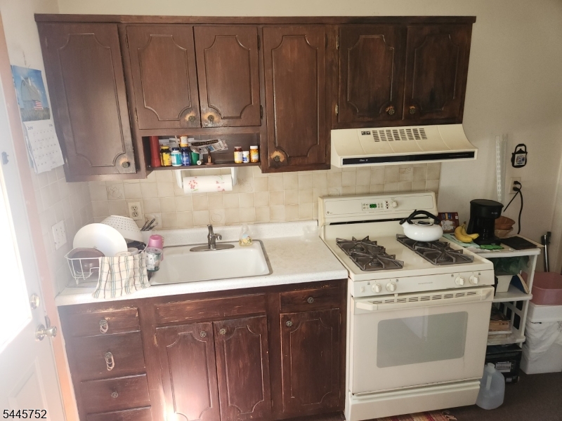 201 1st Street Middlesex, NJ 08846 - Photo 5 of 12
