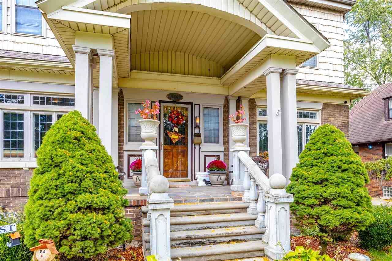 954 Barrington Road Grosse Pointe, MI 48230 - Photo 2 of 44 50026672-1.JPG