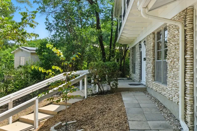 $1,250,000 | 2401 Homedale Circle, Austin, TX 78704