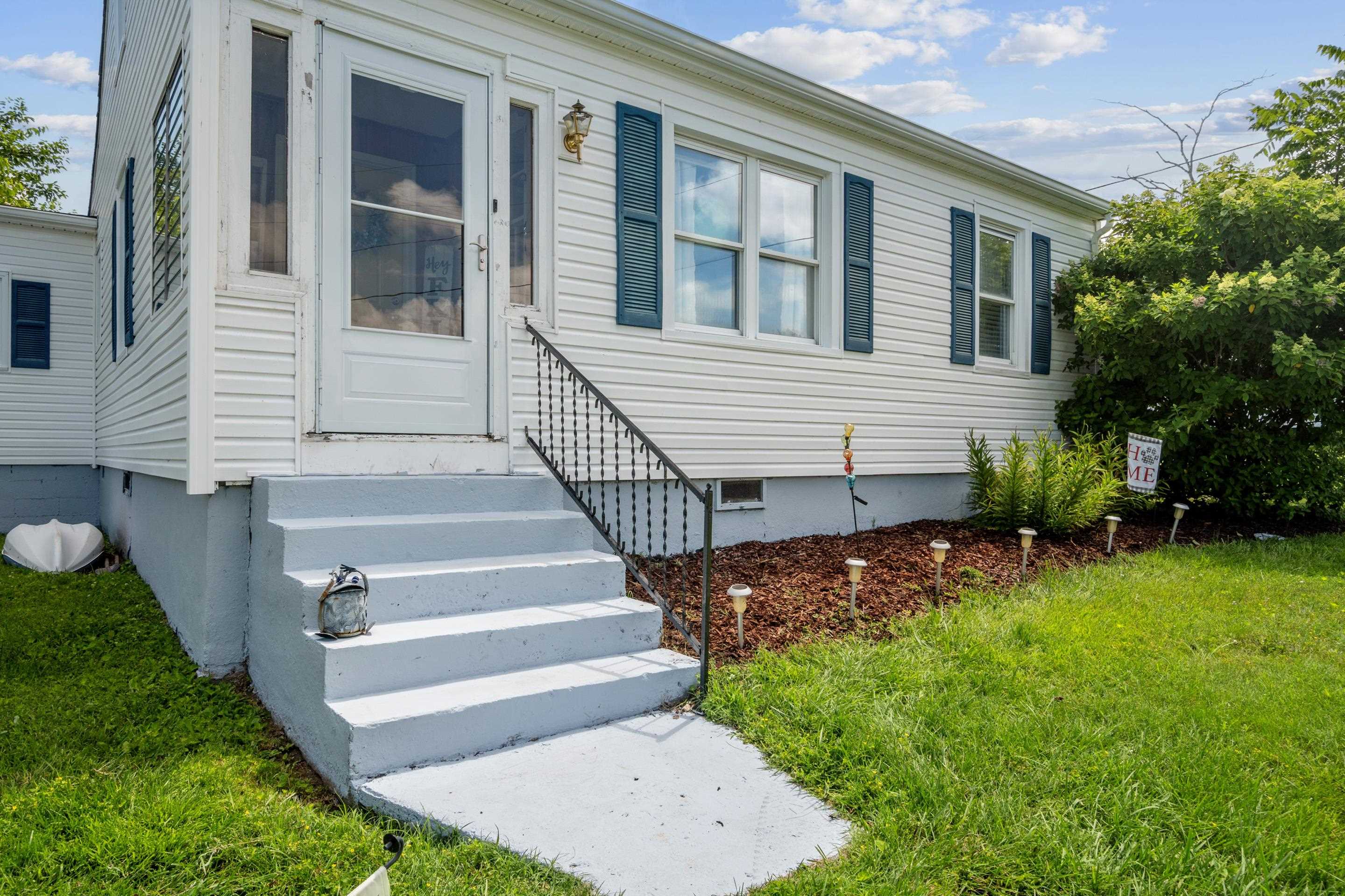 6442 Spring Avenue Radford, VA 24141 - Photo 4 of 35 Gallery Image 4
