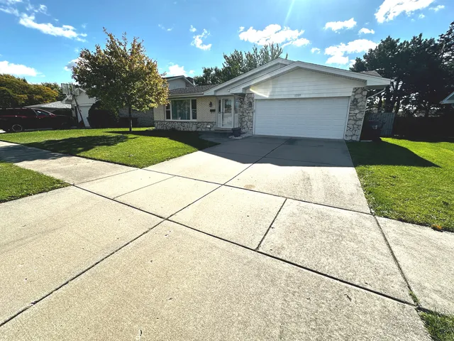 $234,999 | 1229 East 165th Place, South Holland, IL 60473