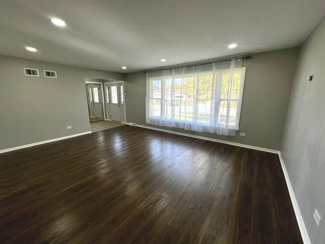 $234,999 | 1229 East 165th Place, South Holland, IL 60473