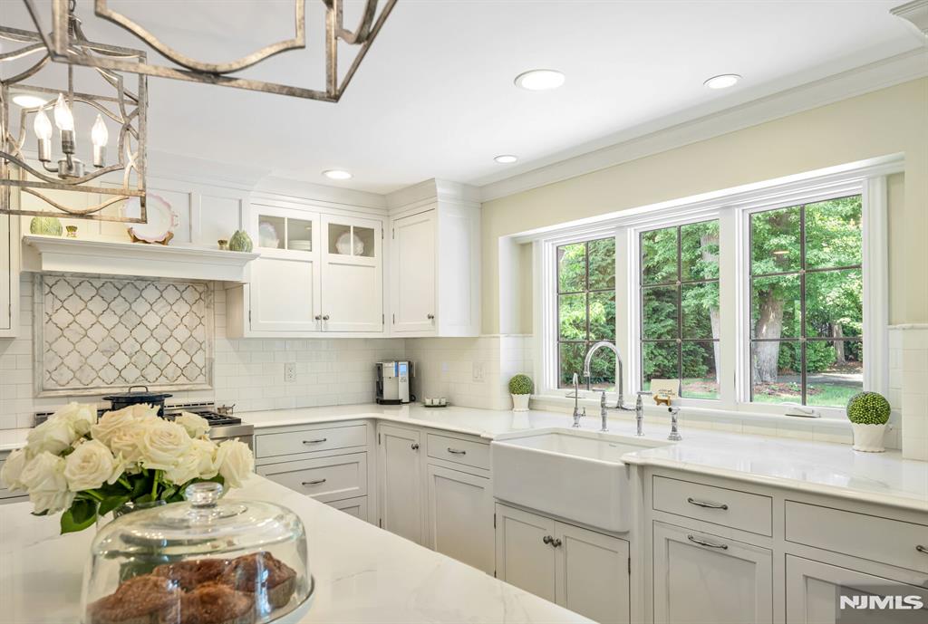 101 Ardmore Road Ho-Ho-Kus, NJ 07423 - Photo 5 of 35