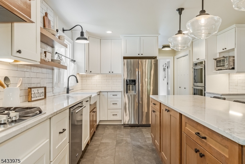 54 Dean Road Mendham, NJ 07945 - Photo 7 of 31
