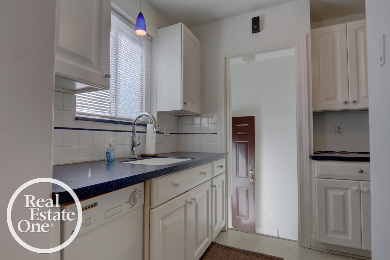 471 Touraine Road Grosse Pointe, MI 48236 - Photo 17 of 37 50191817-ec92d97c-2439-494c-8e6a-ec2d1edad103.JPG