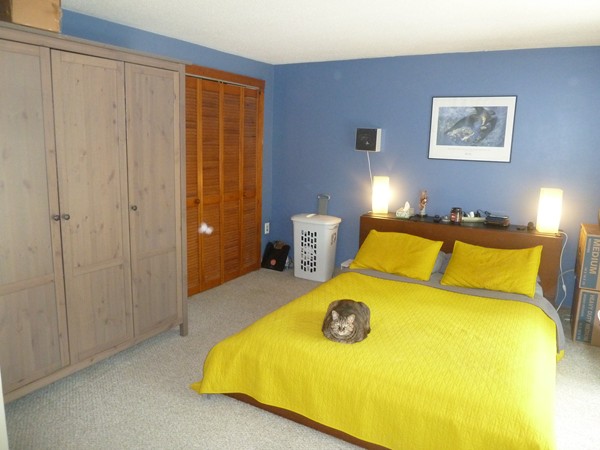 1186 Worcester Road, Unit 610 Framingham, MA 01702 - Photo 7 of 9 a bedroom with a bed and a table in it