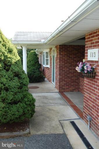 813 Monkton Road Monkton, MD 21111 - Photo 2 of 23 Entry way