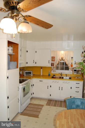 813 Monkton Road Monkton, MD 21111 - Photo 7 of 23 country kitchen
