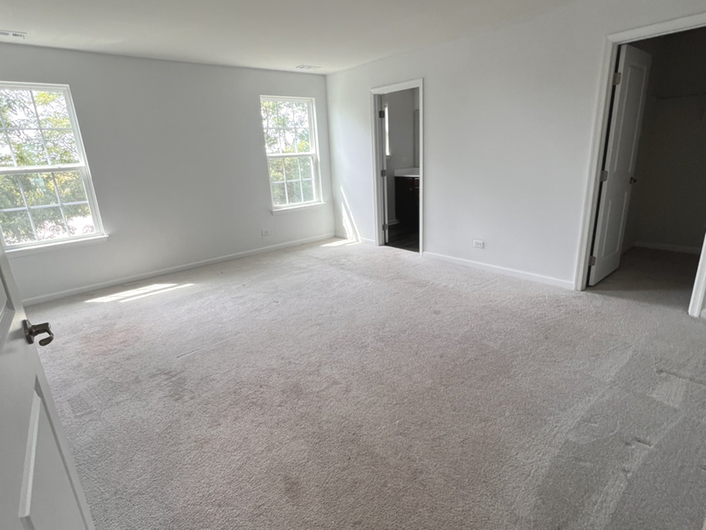 3423 Helene Rieder Drive, Unit 3423 Montgomery, IL 60538 - Photo 8 of 9 a view of an empty room with a window