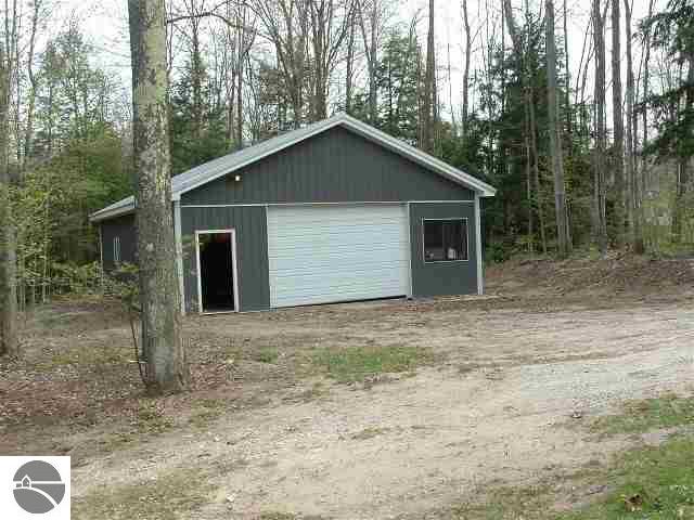 6755 South Maple City Road Maple City, MI 49664 - Photo 5 of 8 1677783-4.JPG