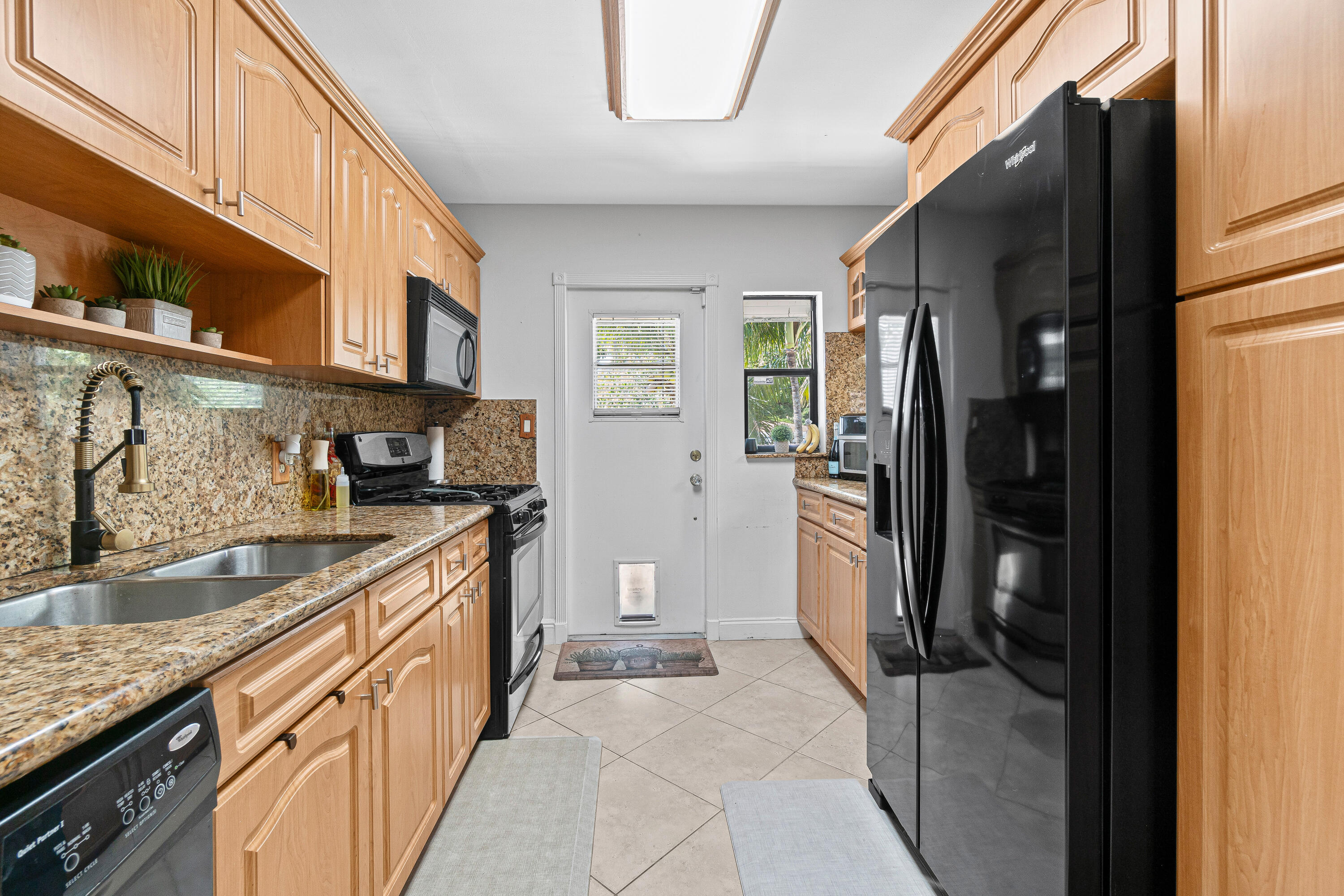 5511 Columbus Road West Palm Beach, FL 33405 - Photo 14 of 37 012-5511ColumbusRoad-WestPalmBeach-FL-33