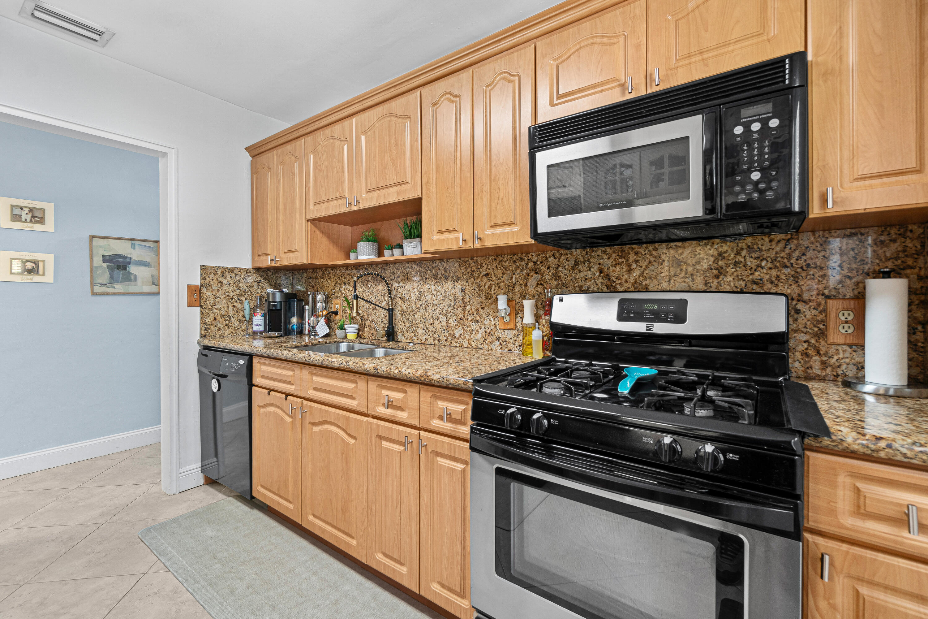 5511 Columbus Road West Palm Beach, FL 33405 - Photo 15 of 37 013-5511ColumbusRoad-WestPalmBeach-FL-33