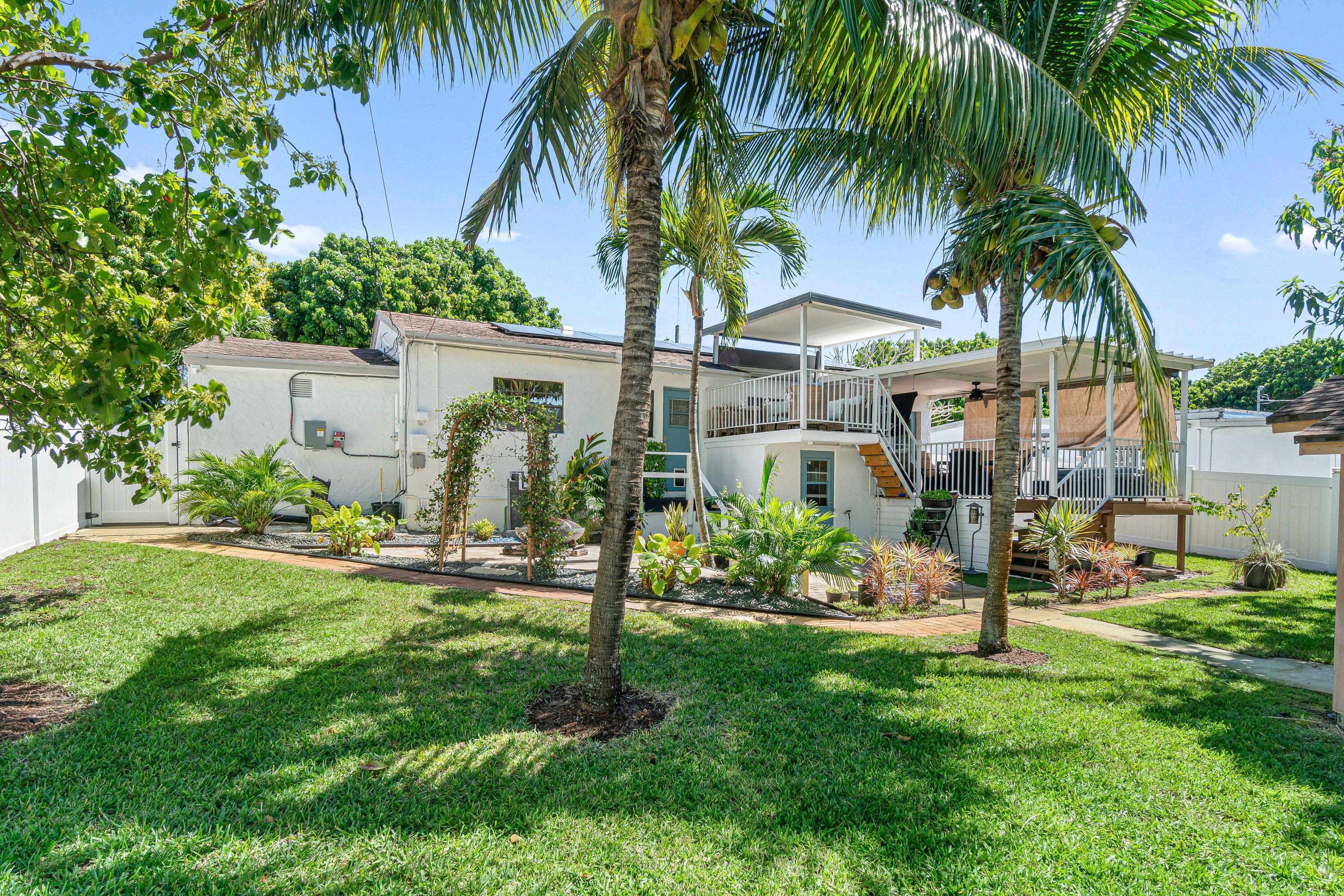 5511 Columbus Road West Palm Beach, FL 33405 - Photo 2 of 37 backyard