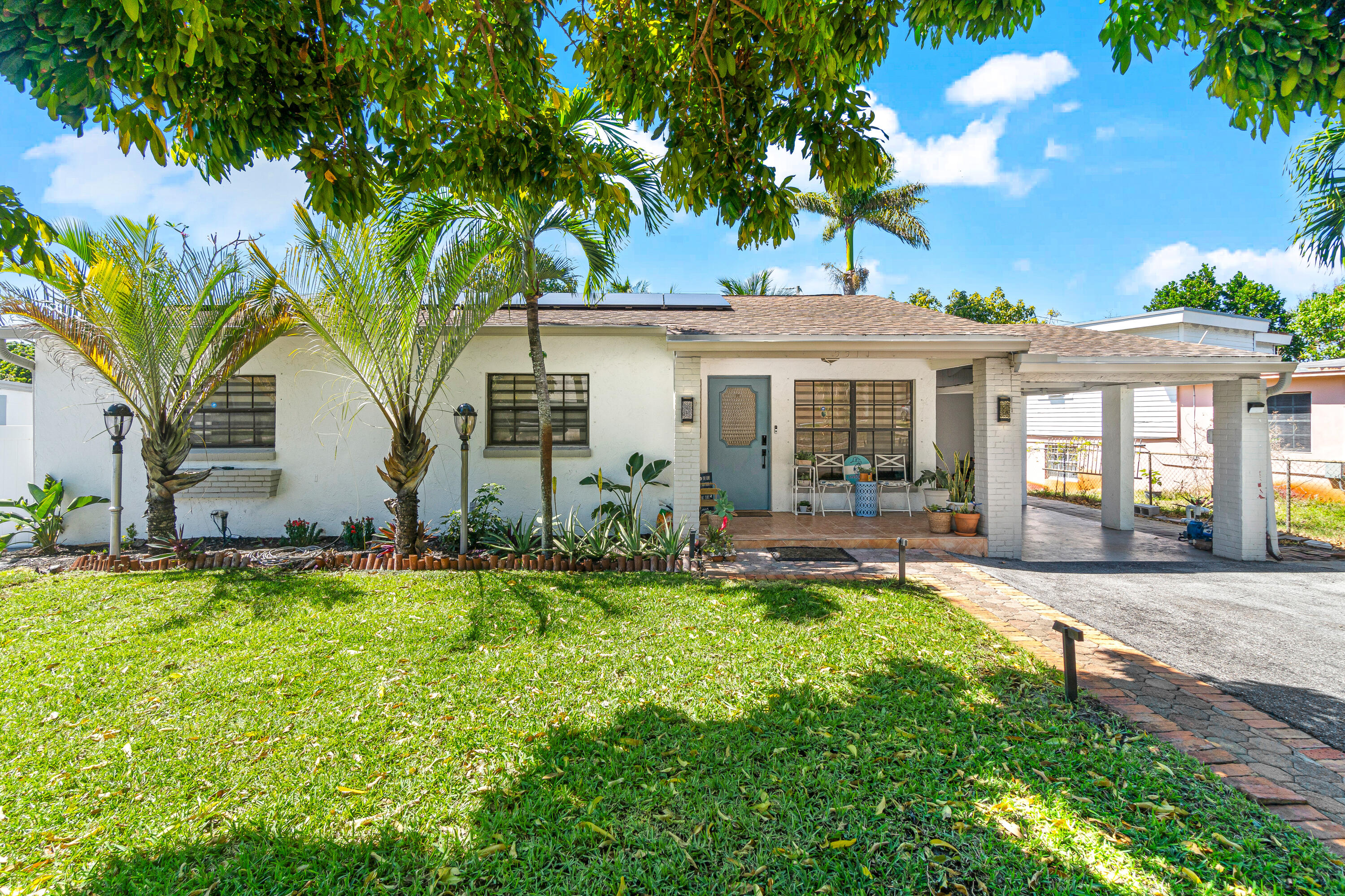 5511 Columbus Road West Palm Beach, FL 33405 - Photo 3 of 37 front