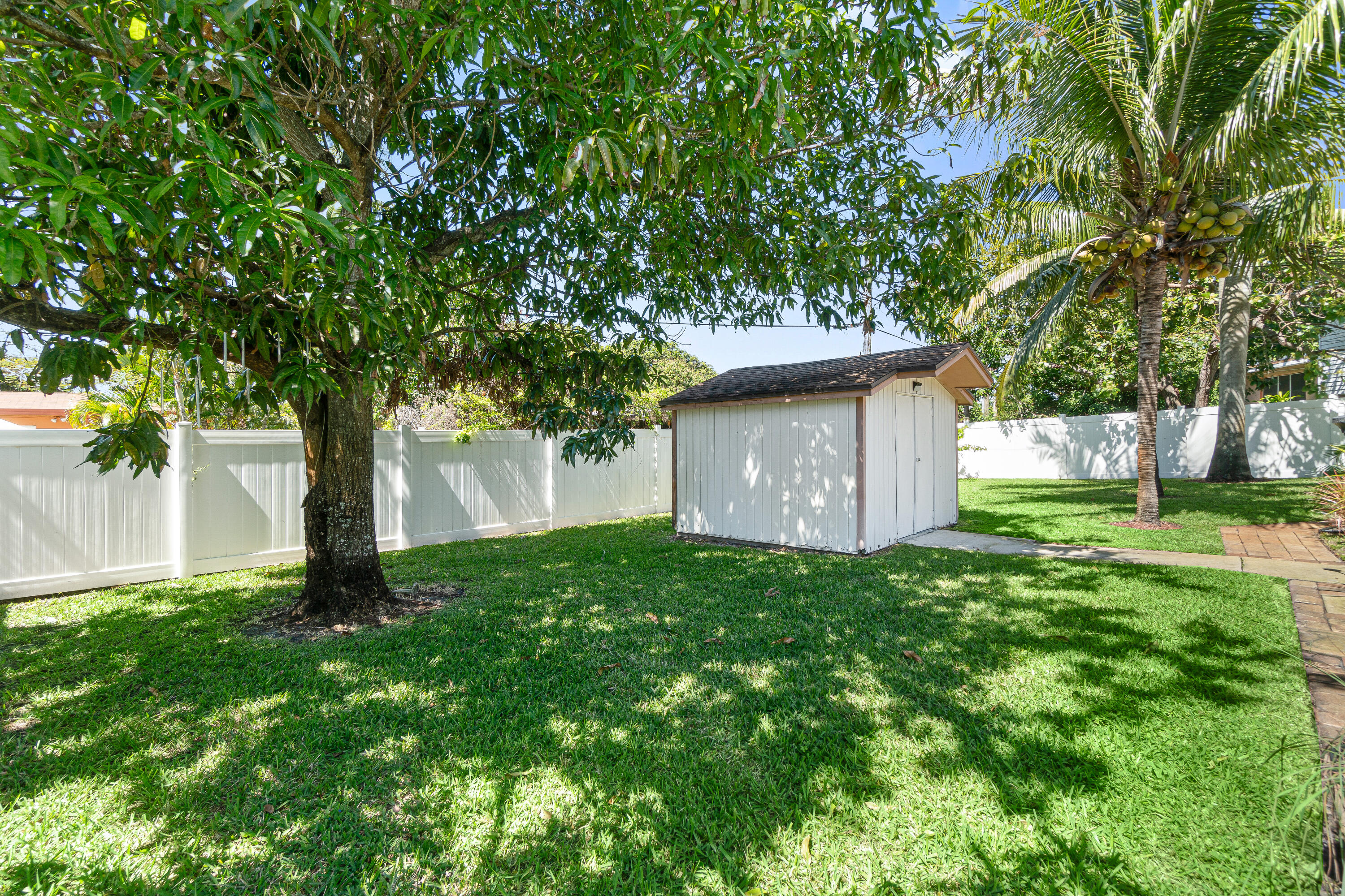 5511 Columbus Road West Palm Beach, FL 33405 - Photo 33 of 37 032-5511ColumbusRoad-WestPalmBeach-FL-33