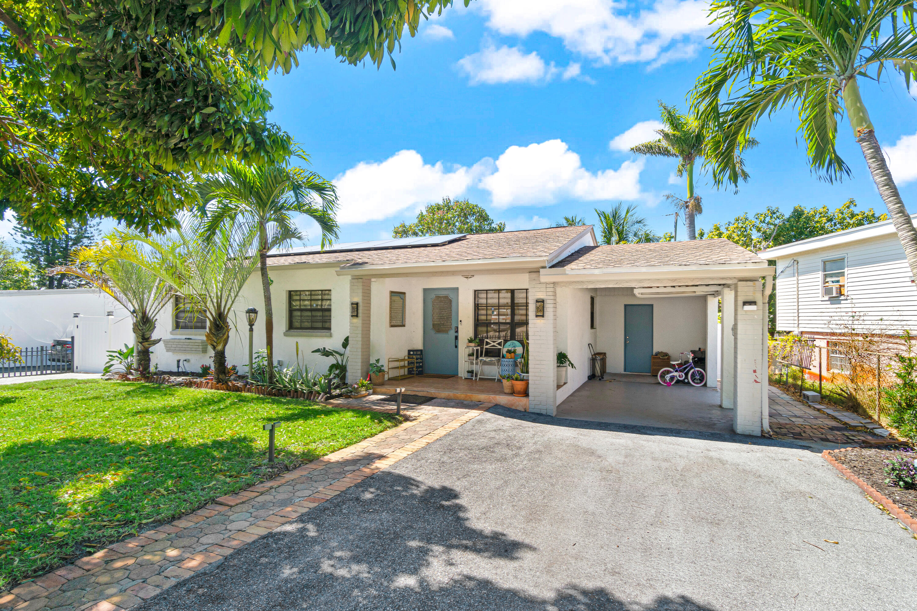 5511 Columbus Road West Palm Beach, FL 33405 - Photo 4 of 37 002-5511ColumbusRoad-WestPalmBeach-FL-33
