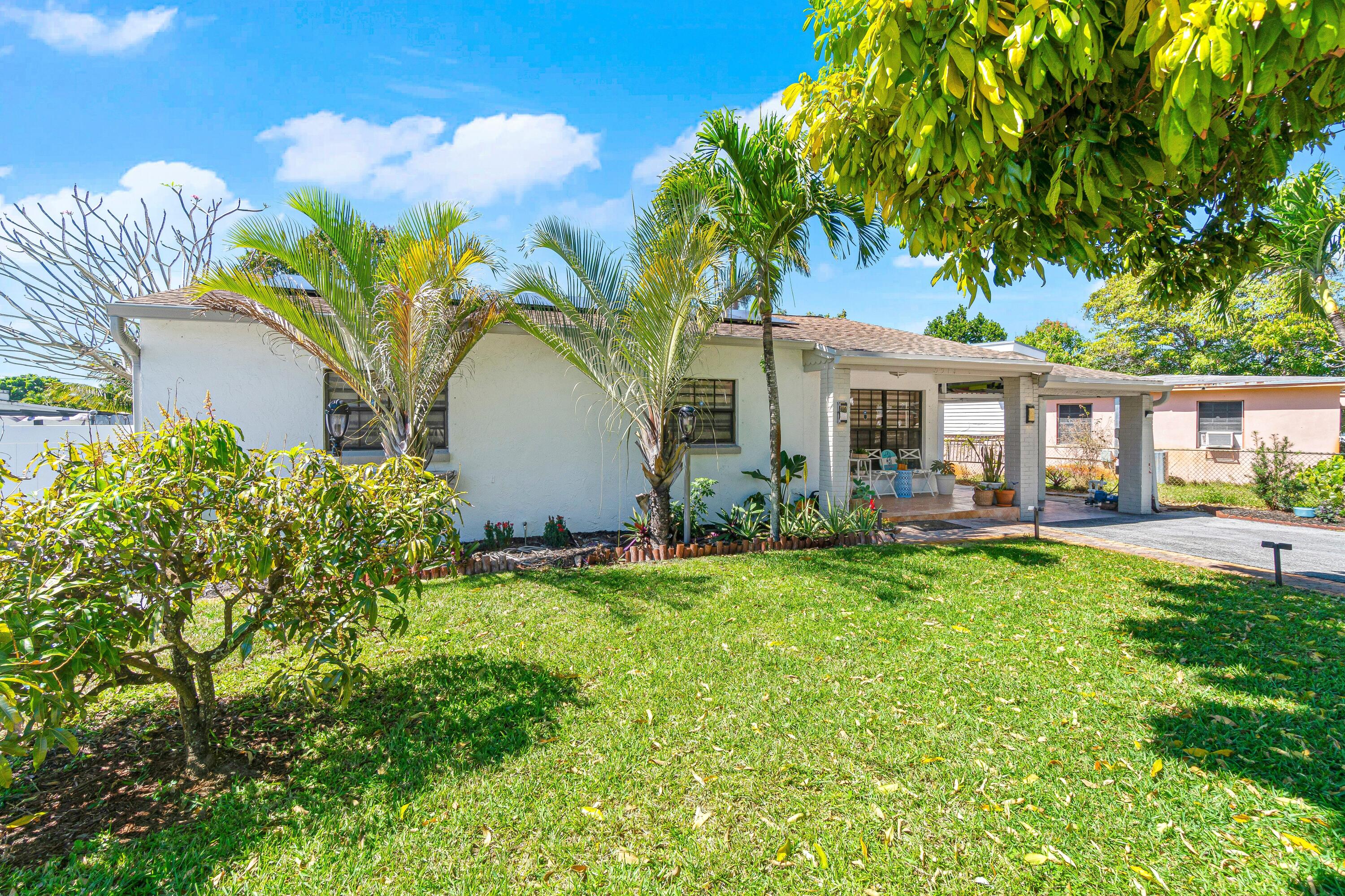 5511 Columbus Road West Palm Beach, FL 33405 - Photo 5 of 37 003-5511ColumbusRoad-WestPalmBeach-FL-33