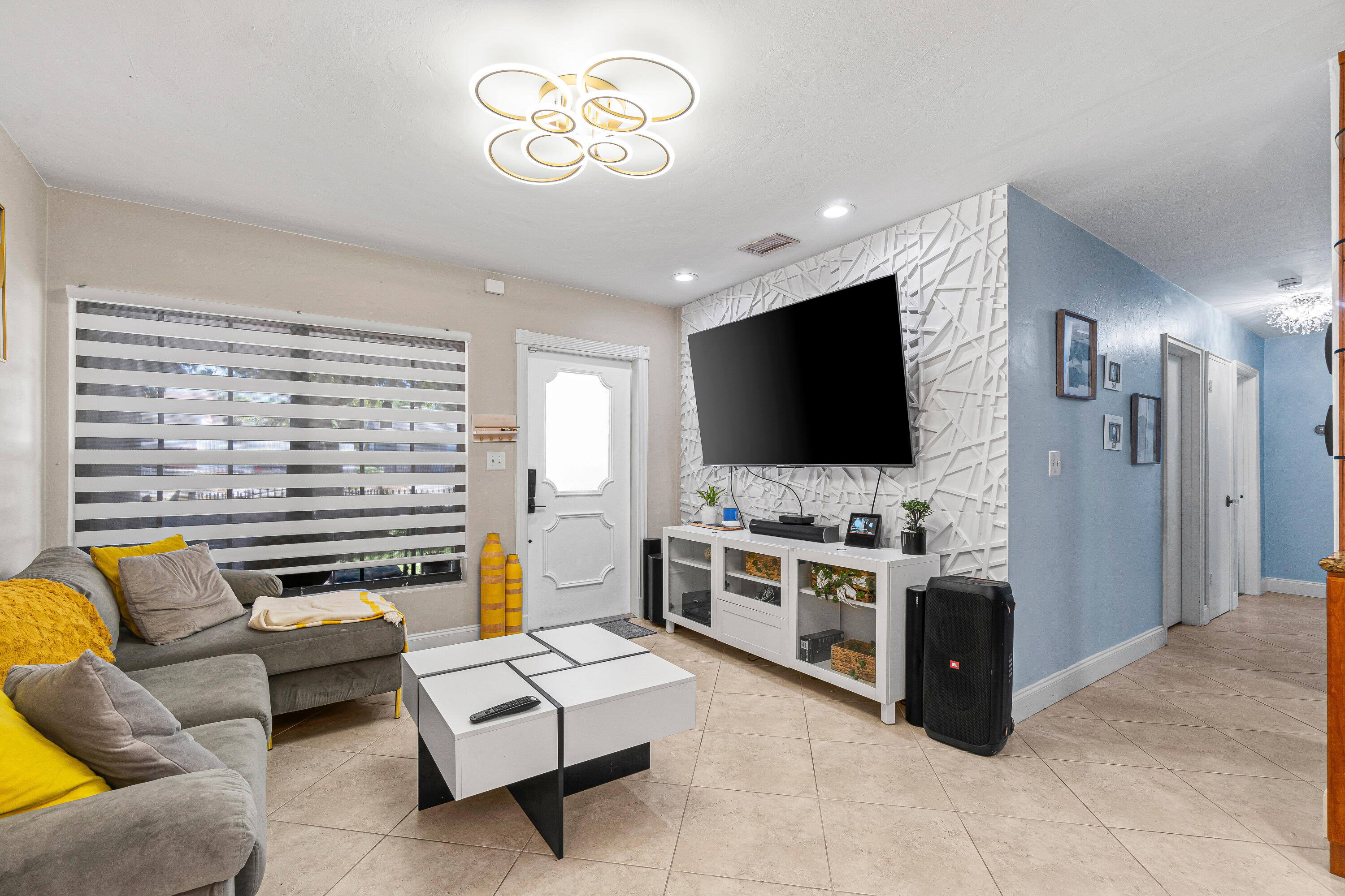 5511 Columbus Road West Palm Beach, FL 33405 - Photo 10 of 37 008-5511ColumbusRoad-WestPalmBeach-FL-33