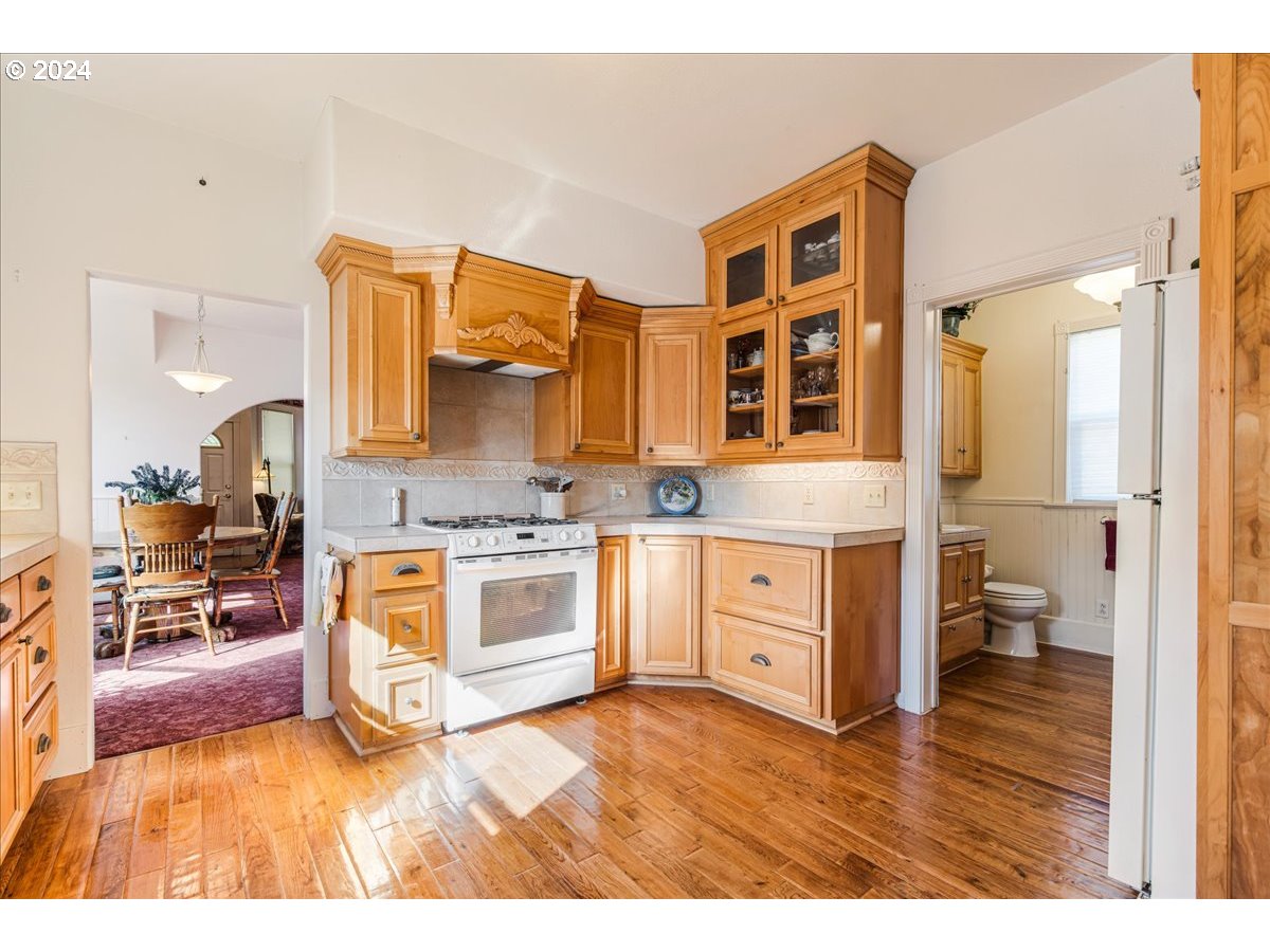 1595 Southeast Palmblad Road Gresham, OR 97080 - Photo 14 of 41 Kitchen