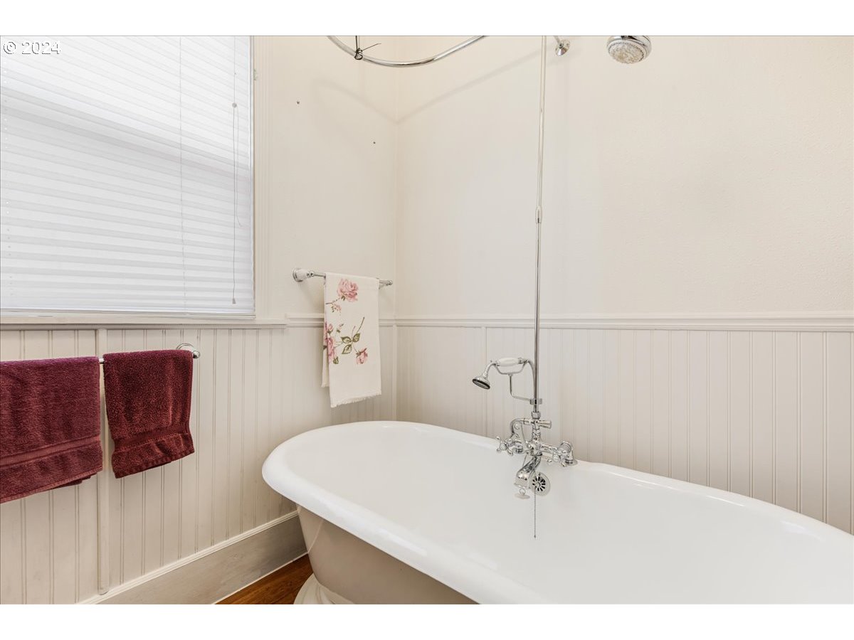 1595 Southeast Palmblad Road Gresham, OR 97080 - Photo 21 of 41 Bathroom