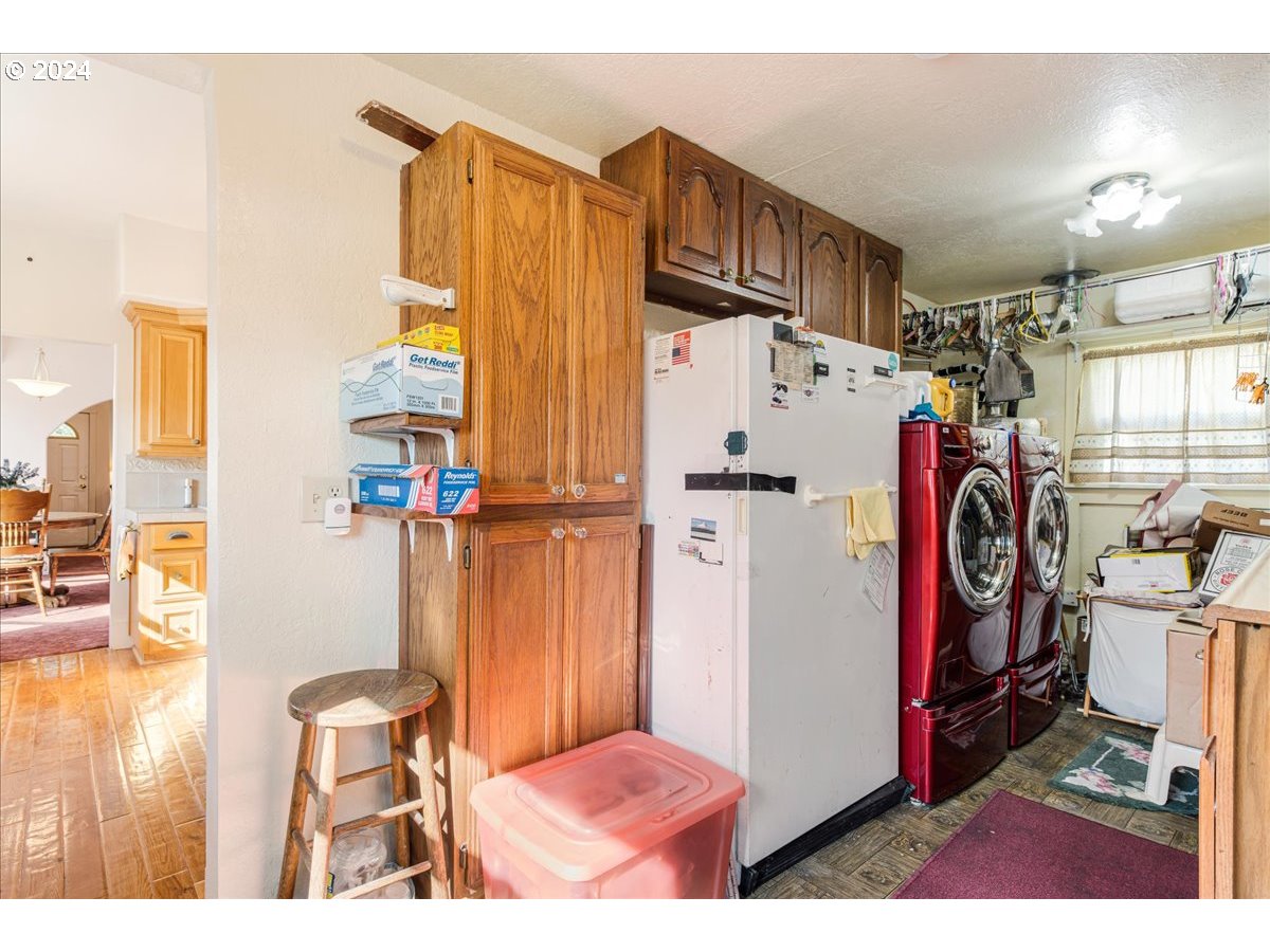 1595 Southeast Palmblad Road Gresham, OR 97080 - Photo 22 of 41 Laundry