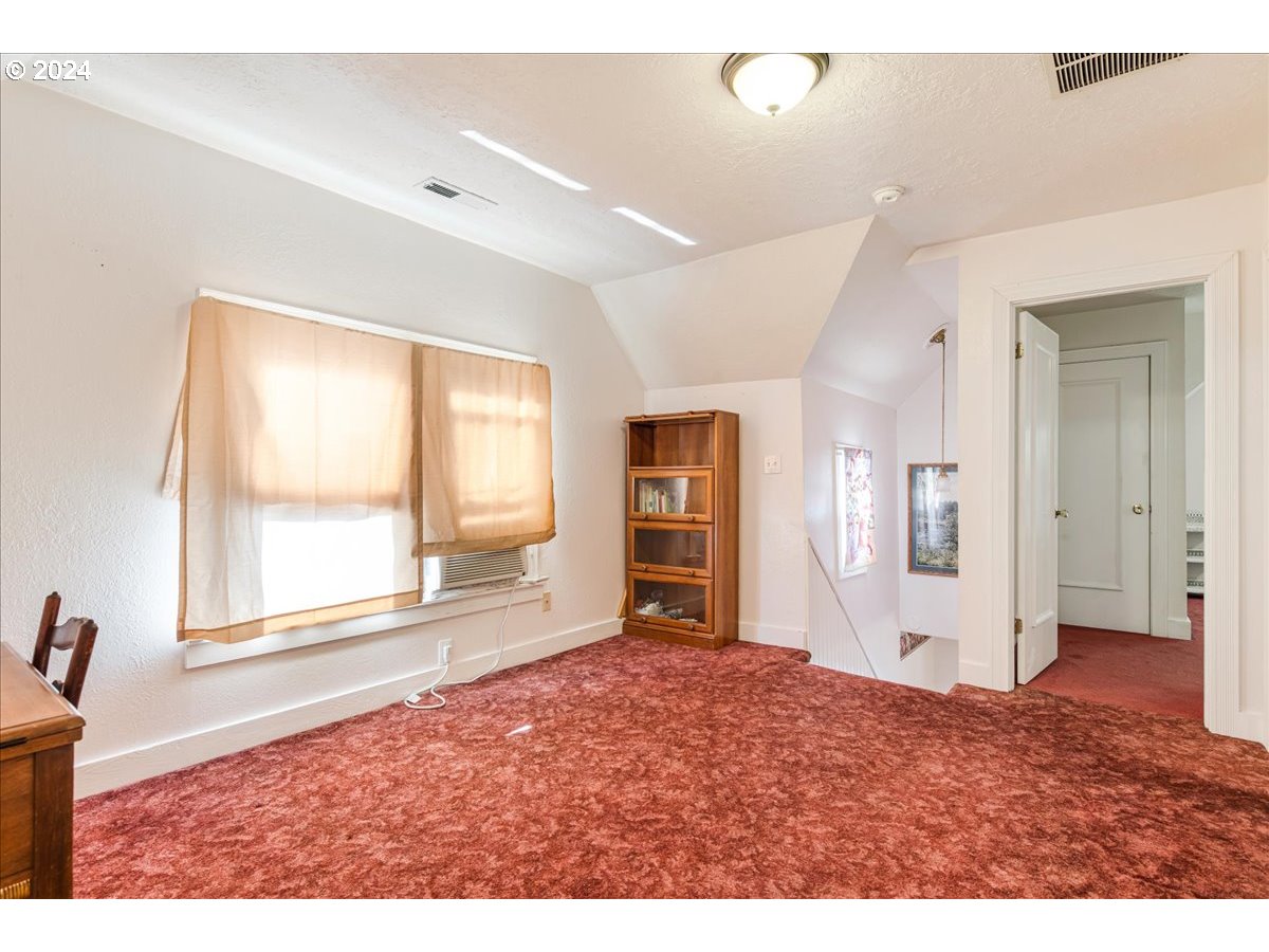 1595 Southeast Palmblad Road Gresham, OR 97080 - Photo 23 of 41 Hallway