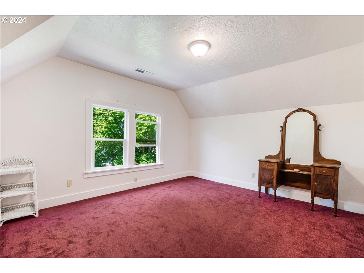 1595 Southeast Palmblad Road Gresham, OR 97080 - Photo 31 of 41 Bedroom