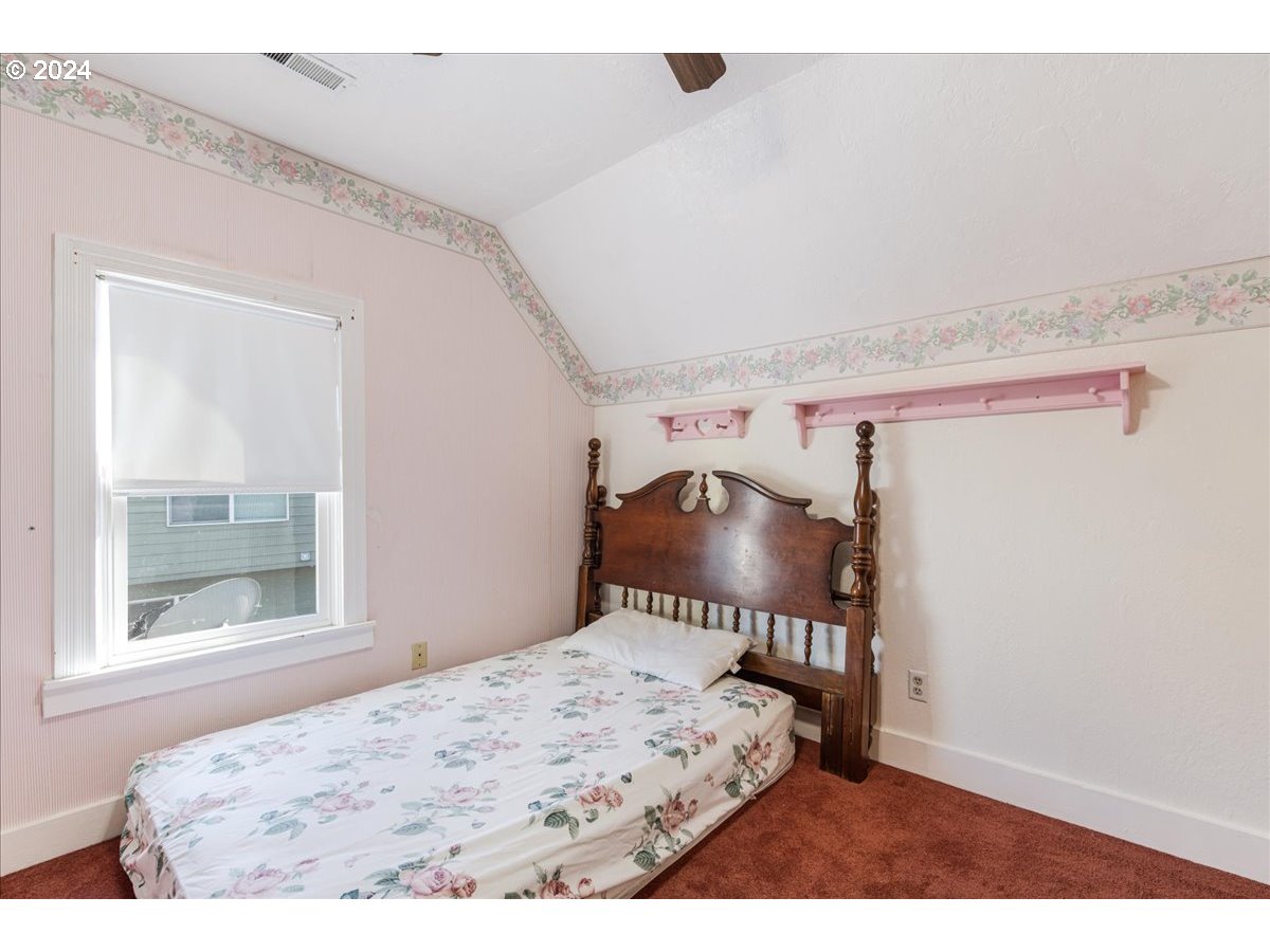 1595 Southeast Palmblad Road Gresham, OR 97080 - Photo 33 of 41 Bedroom