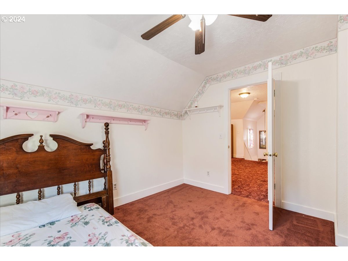 1595 Southeast Palmblad Road Gresham, OR 97080 - Photo 34 of 41 Bedroom