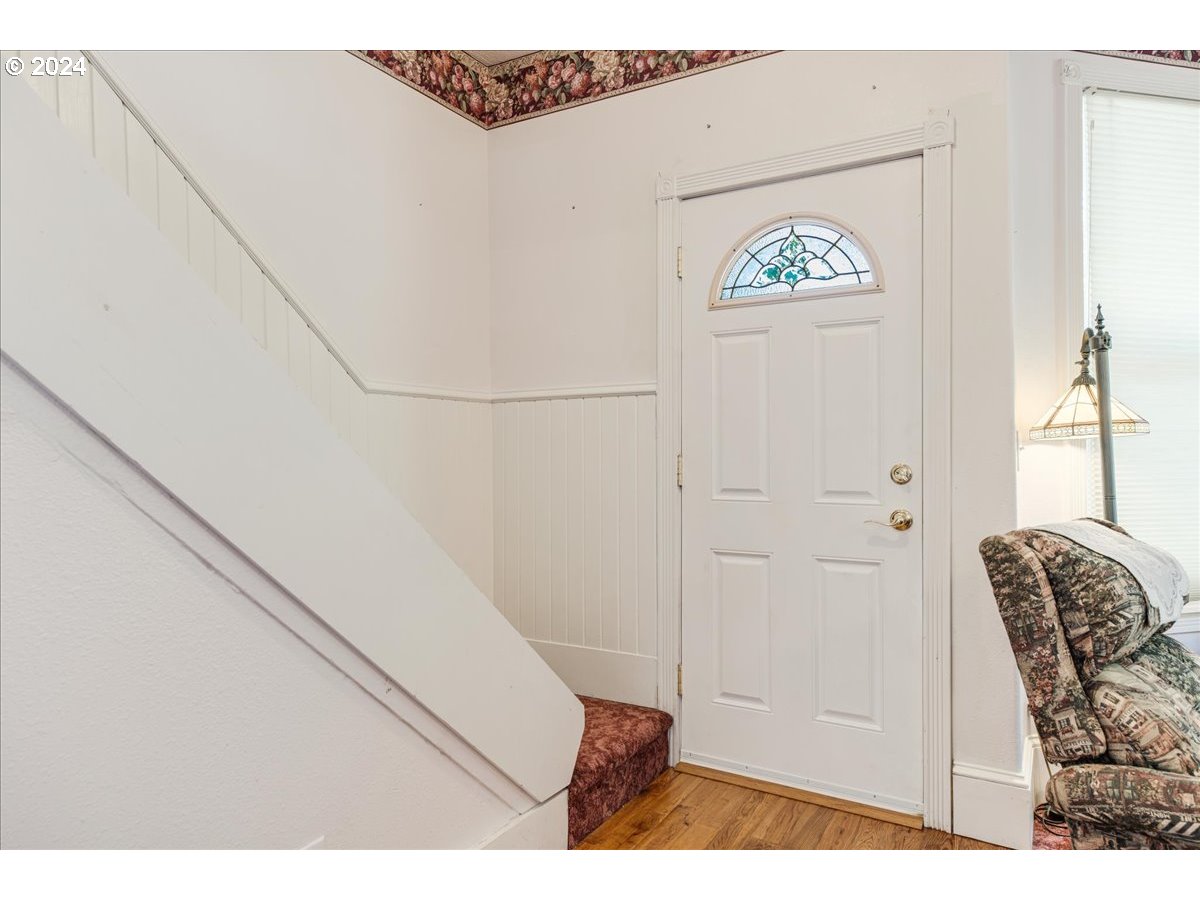 1595 Southeast Palmblad Road Gresham, OR 97080 - Photo 6 of 41 Entrance/Foyer