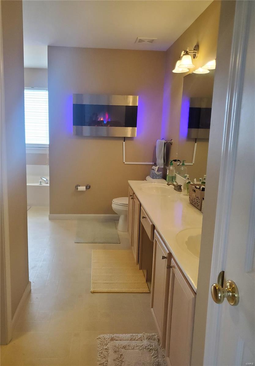 31 Upper Bluffs View Court Eureka, MO 63025 - Photo 18 of 44