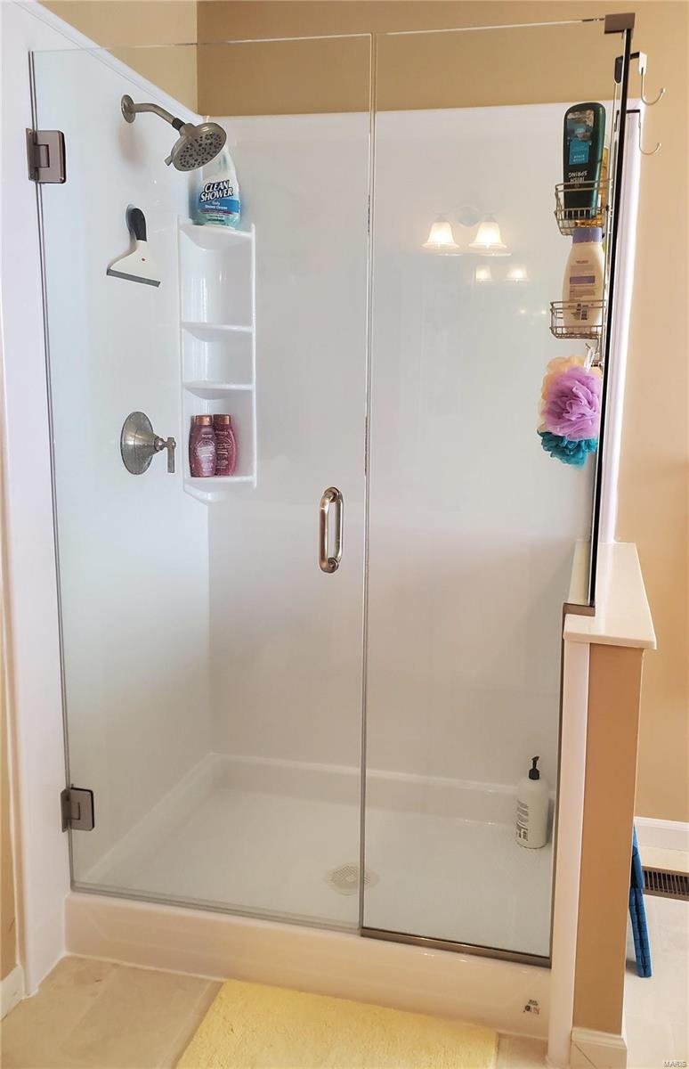 31 Upper Bluffs View Court Eureka, MO 63025 - Photo 20 of 44