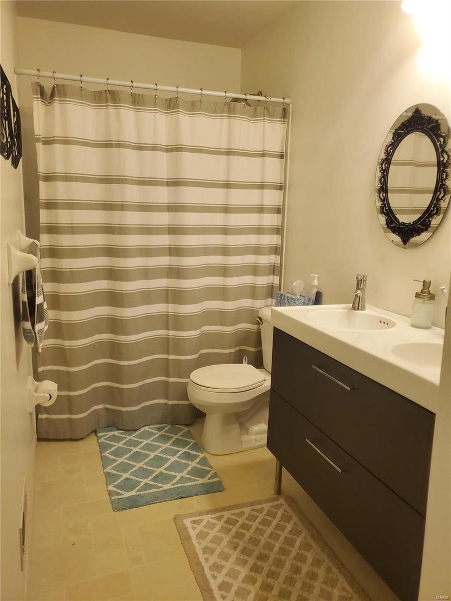 31 Upper Bluffs View Court Eureka, MO 63025 - Photo 23 of 44