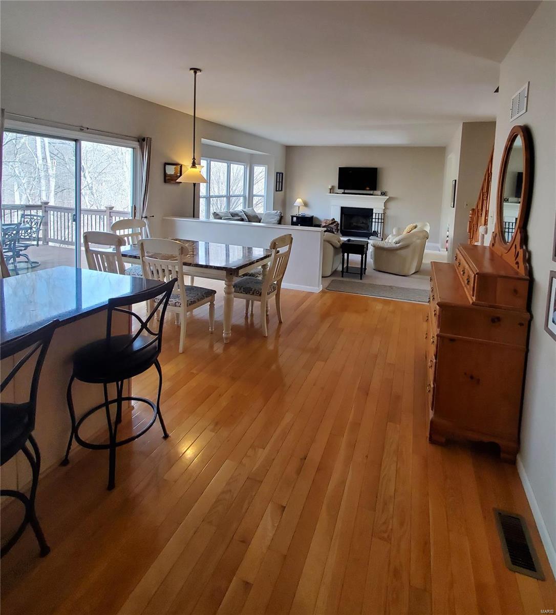 31 Upper Bluffs View Court Eureka, MO 63025 - Photo 3 of 44