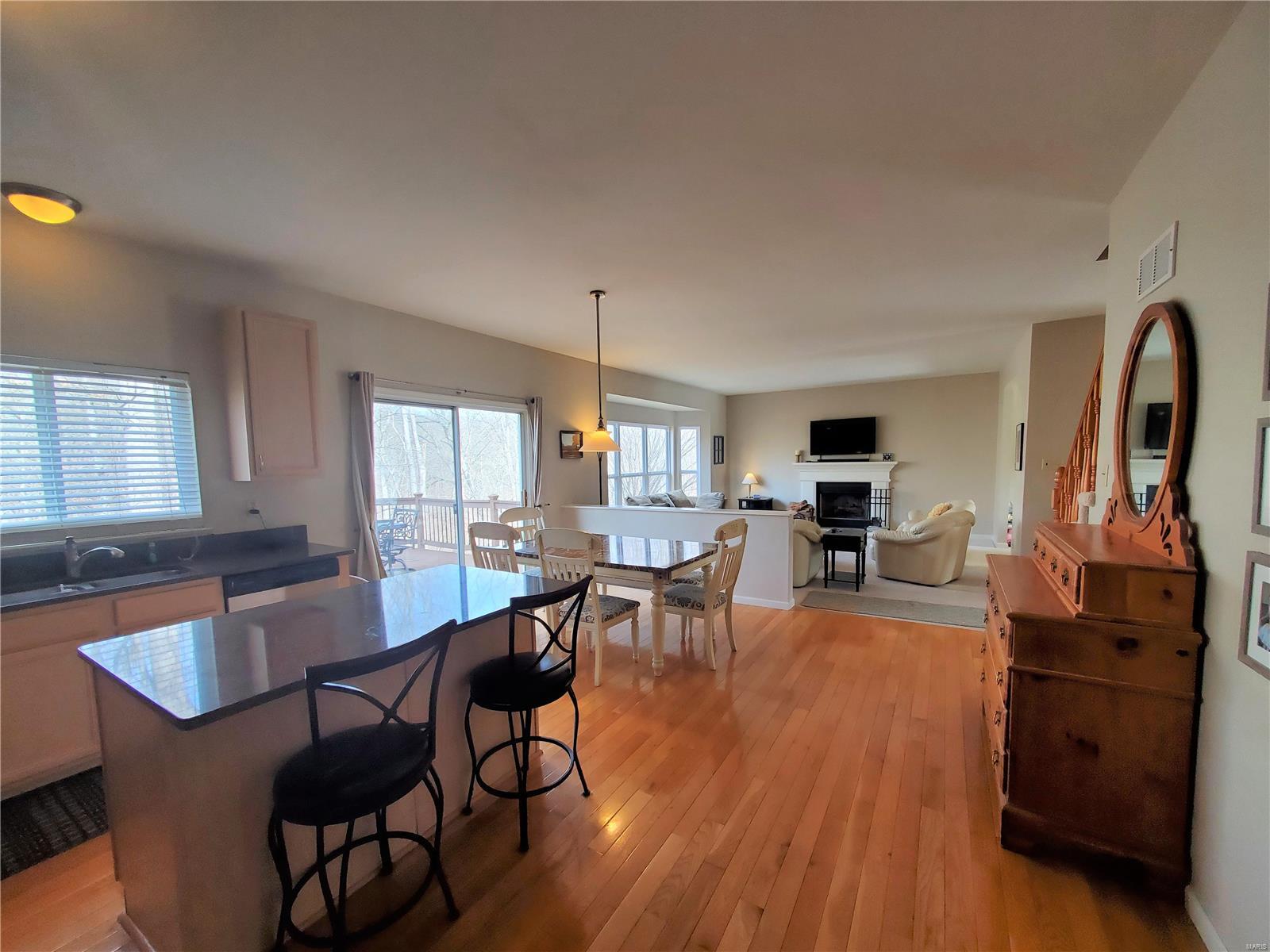 31 Upper Bluffs View Court Eureka, MO 63025 - Photo 4 of 44