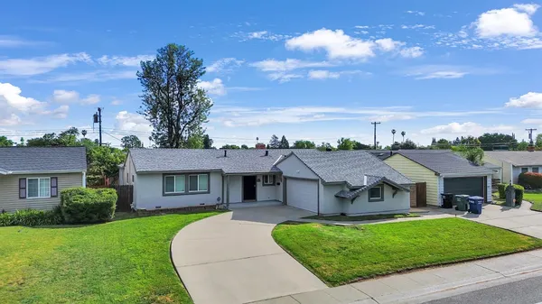 $469,900 | 7467 Center Parkway, Sacramento, CA 95823