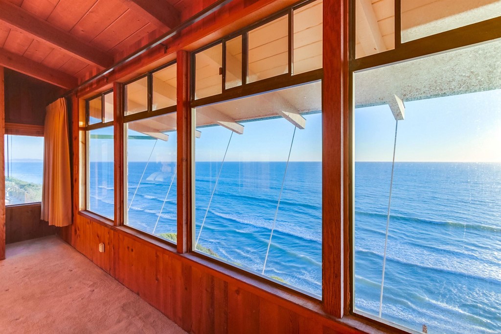 1236 Neptune Avenue Encinitas, CA 92024 - Photo 18 of 40 a view of an entryway