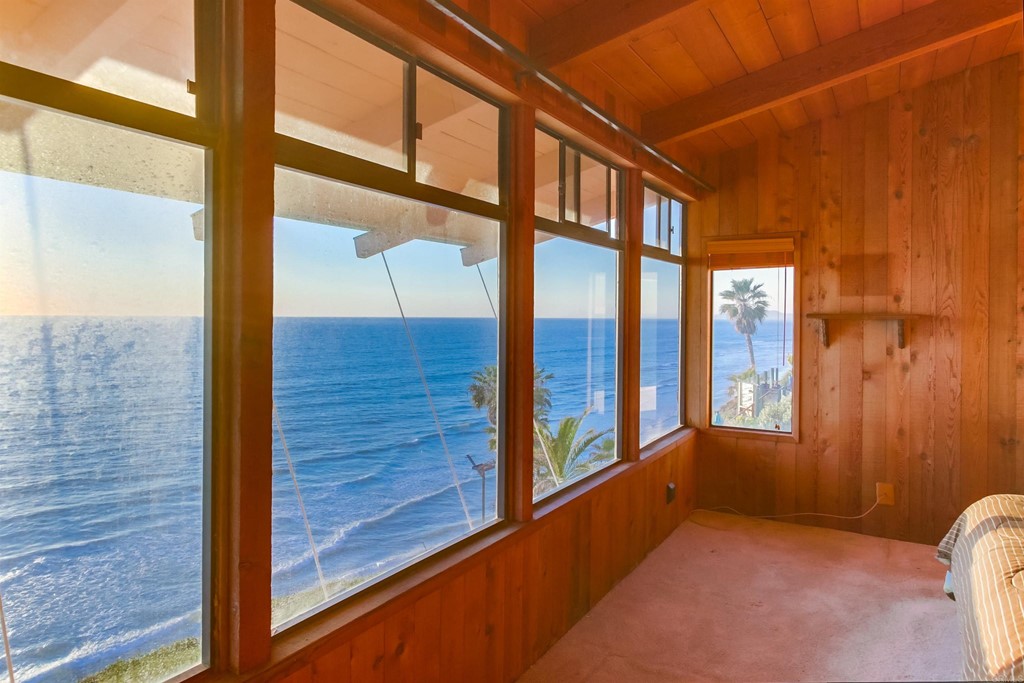 1236 Neptune Avenue Encinitas, CA 92024 - Photo 19 of 40 a view of an empty room with a window