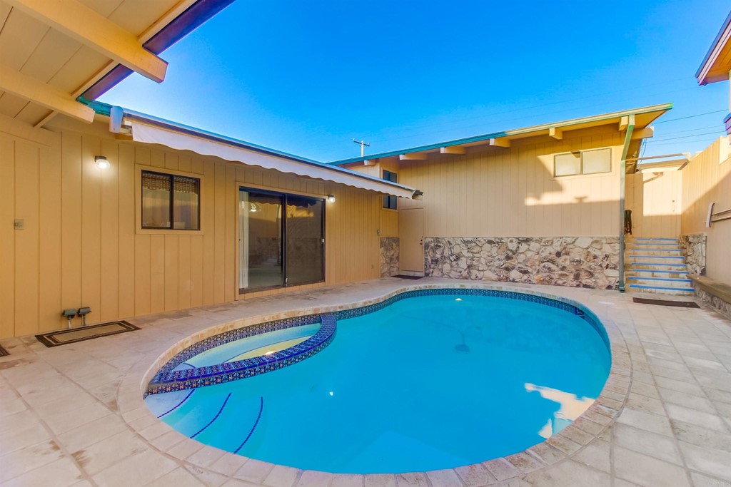 1236 Neptune Avenue Encinitas, CA 92024 - Photo 23 of 40 a view of outdoor space and swimming pool