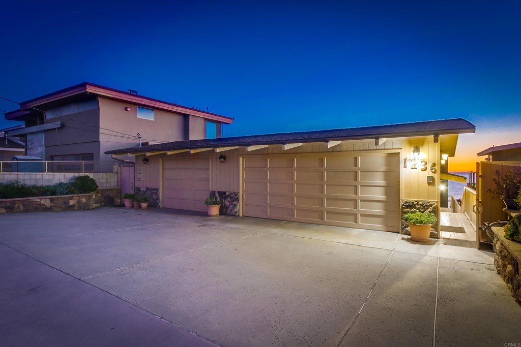 1236 Neptune Avenue Encinitas, CA 92024 - Photo 3 of 40 a view of a house with a patio