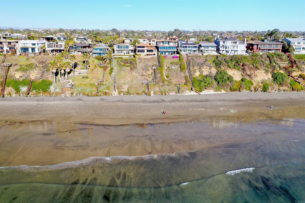 1236 Neptune Avenue Encinitas, CA 92024 - Photo 37 of 40 a view of a city