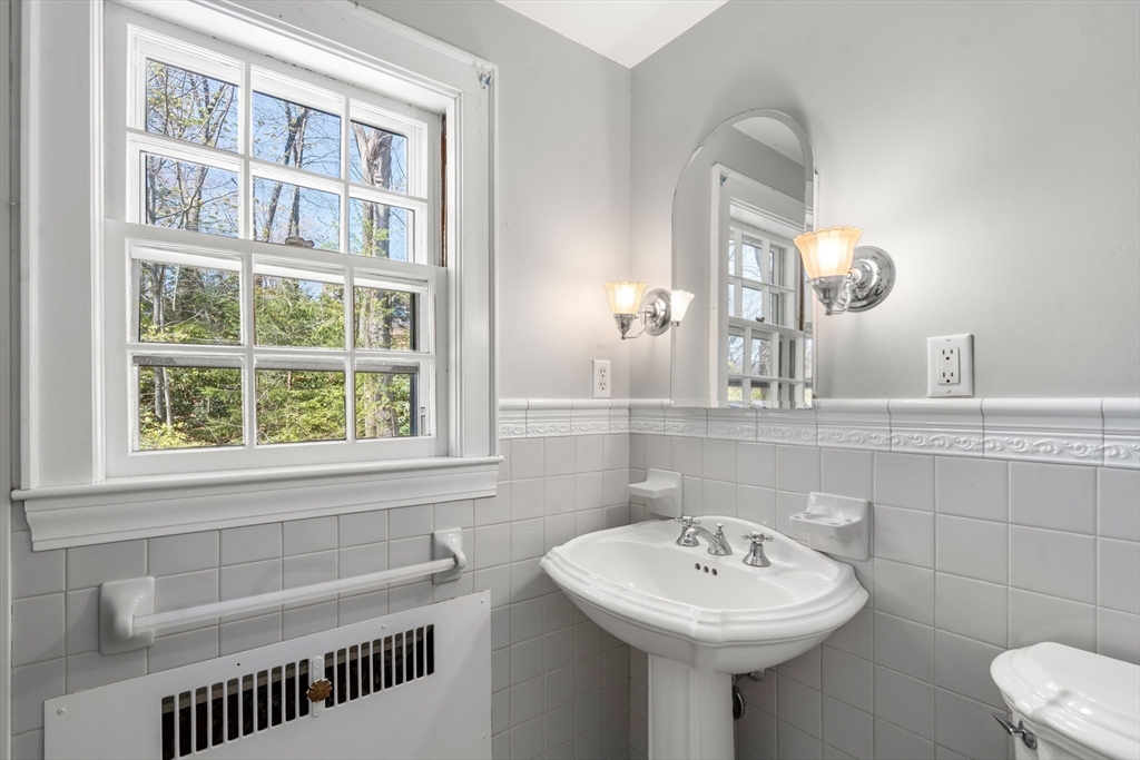 23 Thackeray Road Wellesley, MA 02481 - Photo 17 of 22